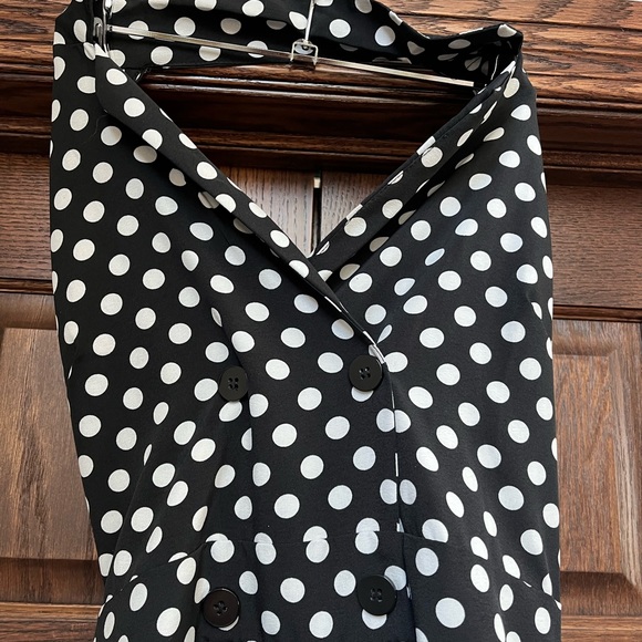 Halter style jumpsuit - Picture 2 of 6